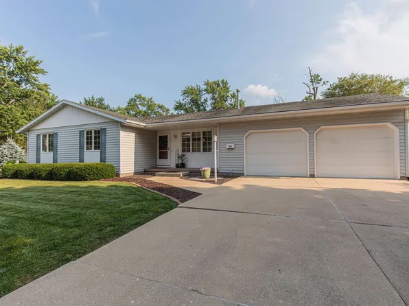 301 9th St, Mendota, IL 61342