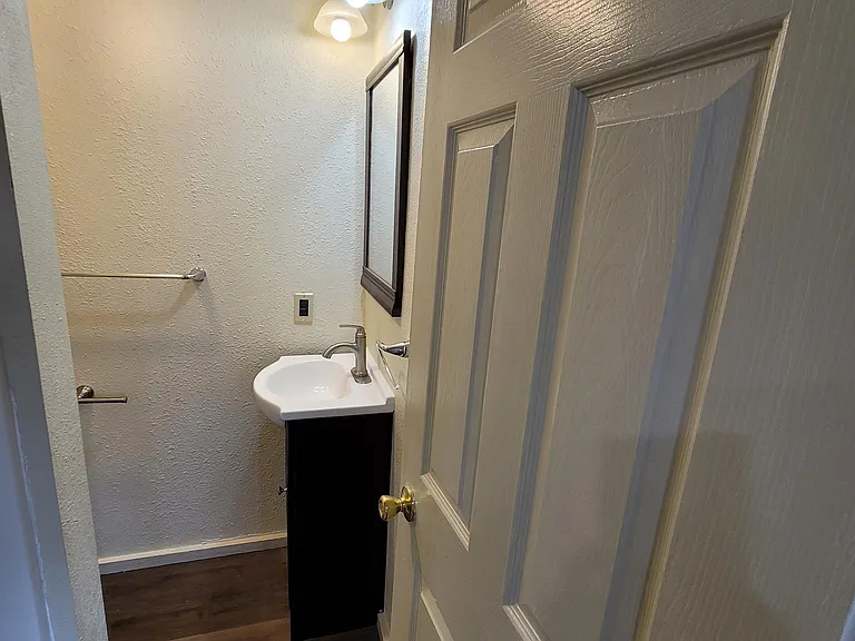 712 Park Ave #C — Photo 34