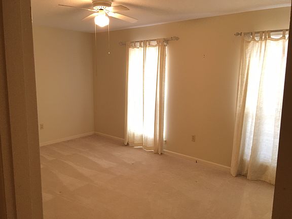 5th image of 445 Shoshone Dr
