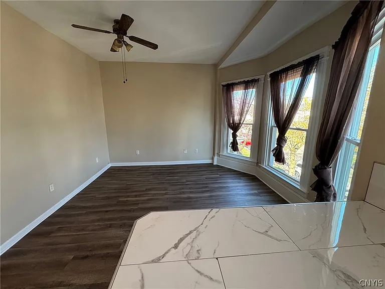 24 W Oneida St — Photo 5