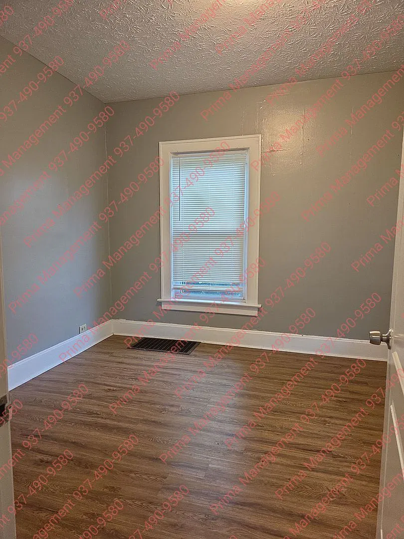 211 N Walnut Street — Photo 4