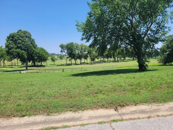 59608 Circle Dr NW, Miami, OK 74354