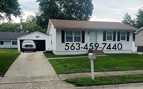 1139 N Pioneer St Photo 1