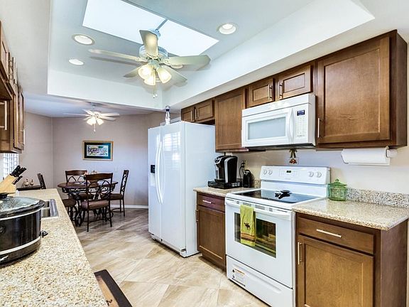 4th image of 10557 W Loma Blanca Dr