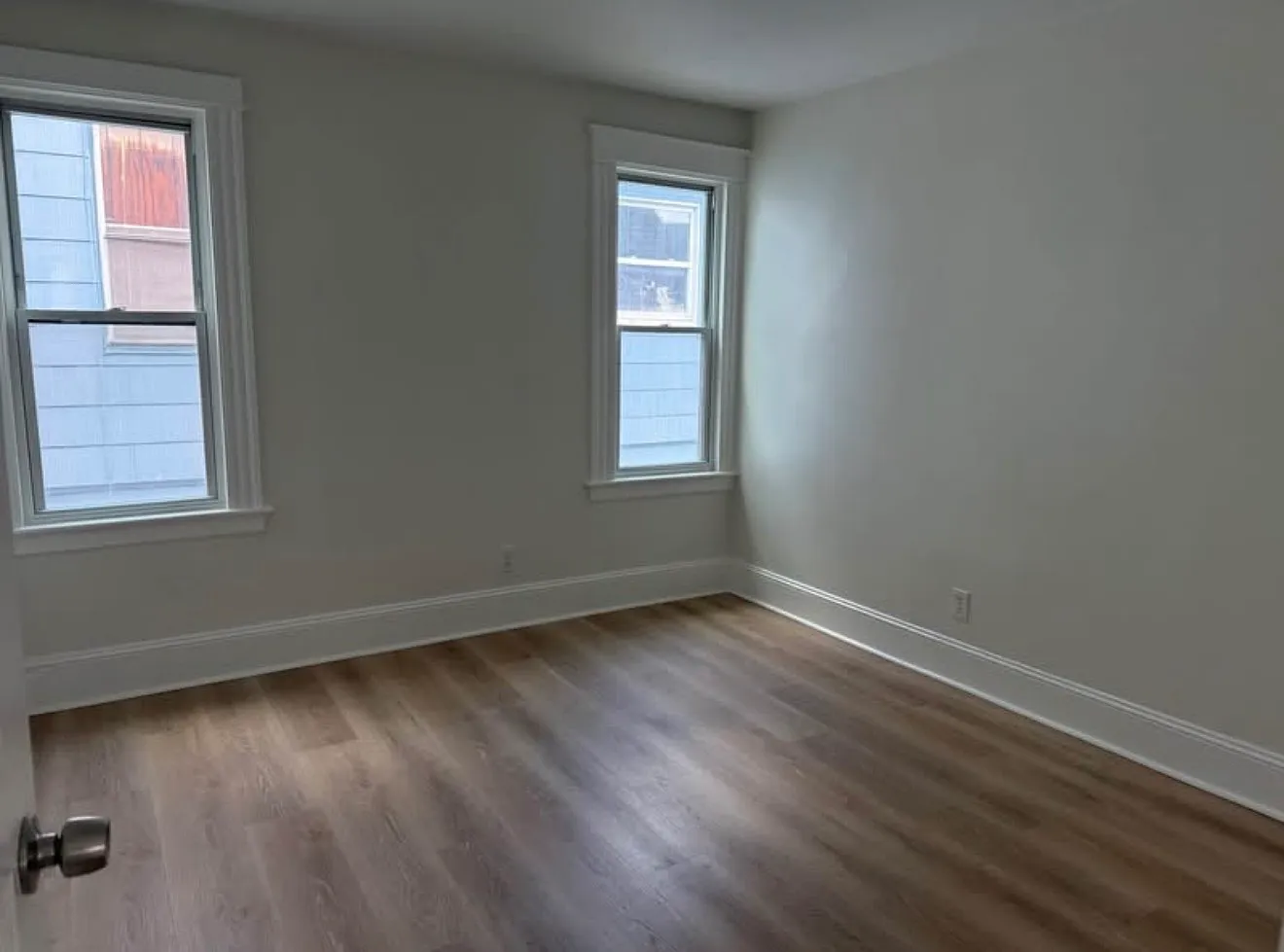 3 bed, 1000 sqft, $1,700 — Photo 2
