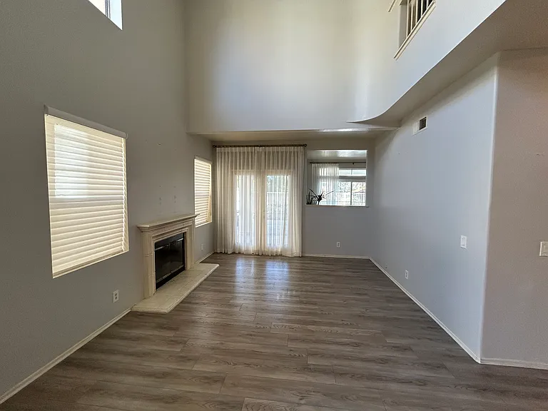 15743 Pepper St — Photo 4