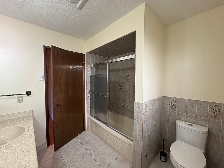 2248 E 45th Ave — Photo 10