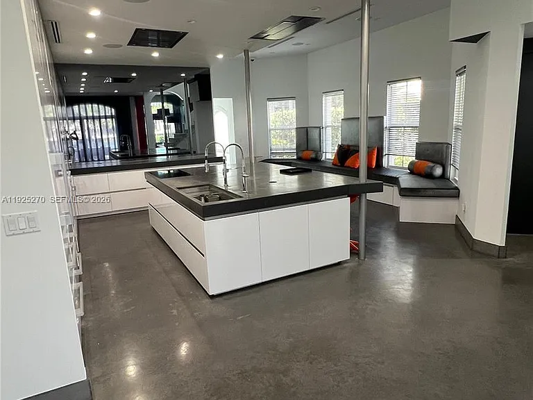 21025 NE 38th Ave #81 — Photo 9