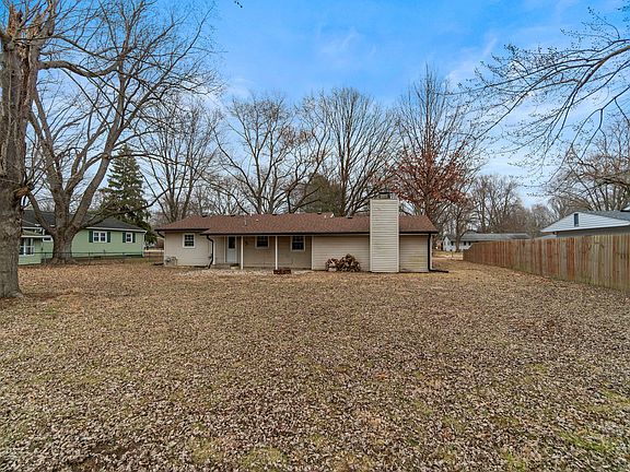 3rd image of 543 Woodview Dr