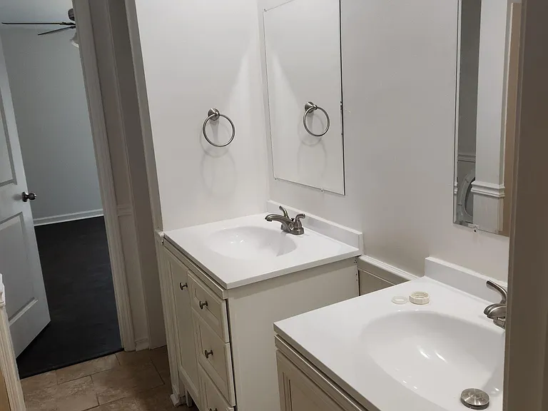 434 Longwood Ct #D — Photo 13