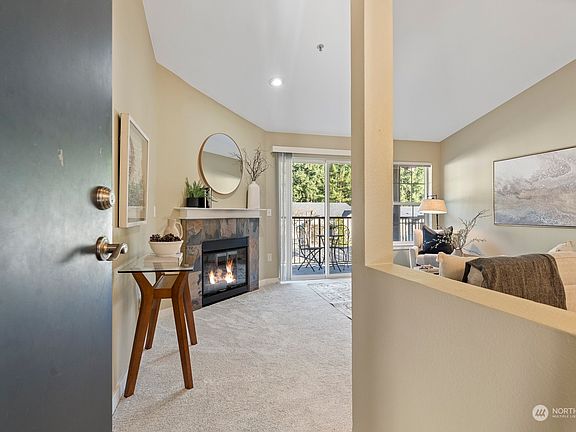 4th image of 25025 SE Klahanie Boulevard #L305
