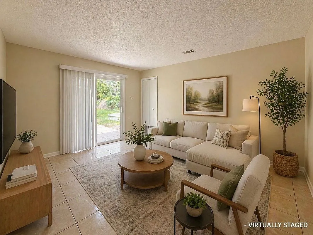 3 bed, 1.0 bath, 900 sqft, $1,620 — Photo 2