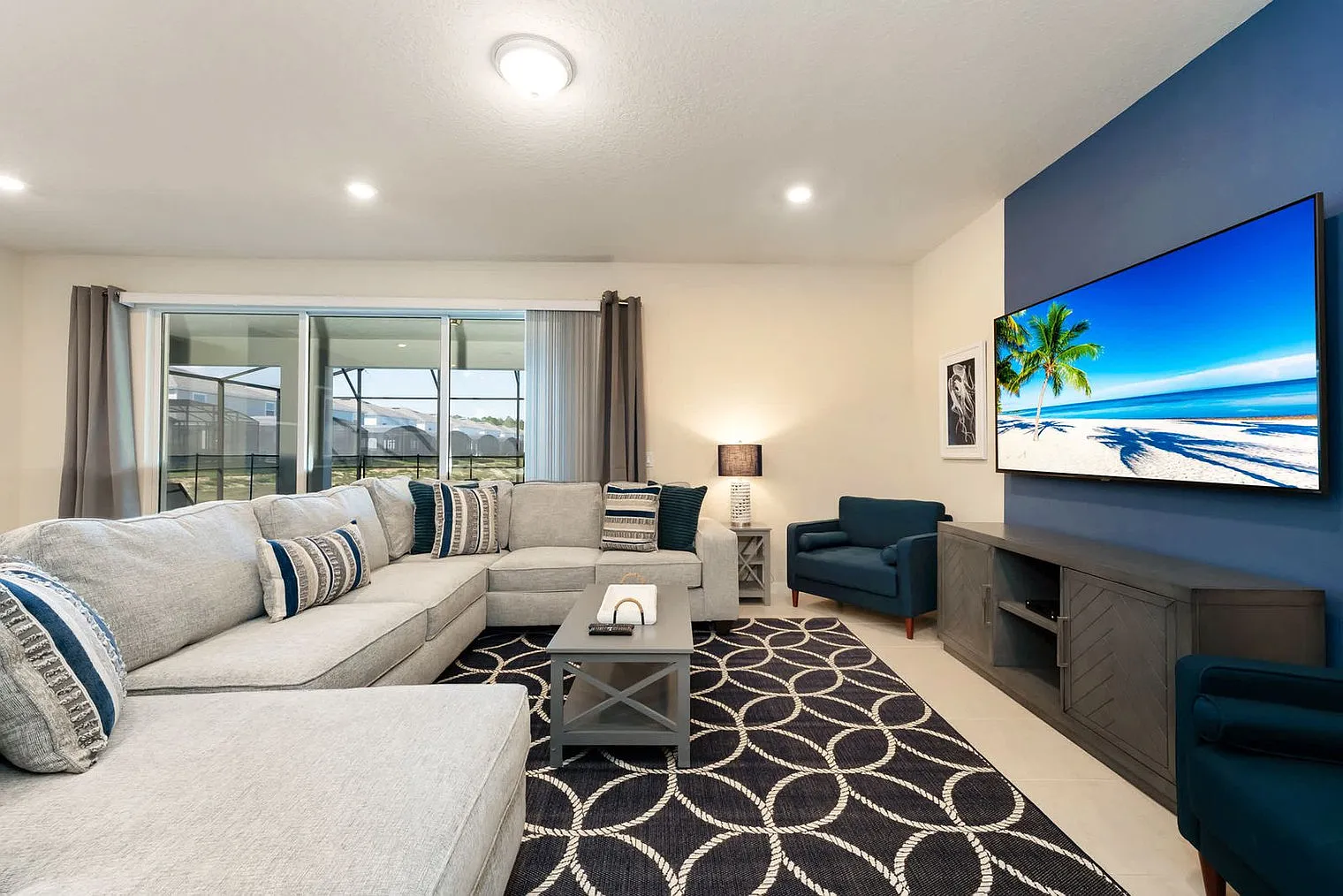 8 bed, 6.0 bath, 4025 sqft, $4,537 — Photo 1
