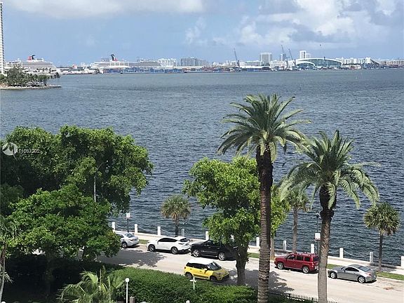 3rd image of 1420 Brickell Bay Dr APT 705C