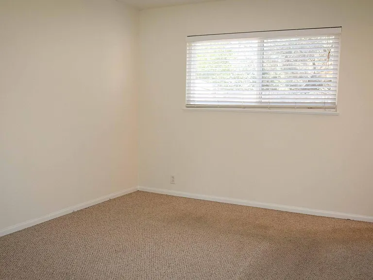 322 Descanso Ave — Photo 6