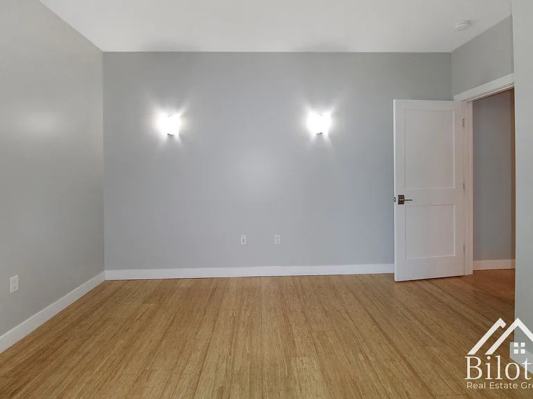 101 Hillside Ave East Side of Providence — Photo 6