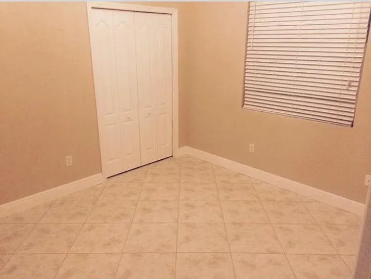 1722 Roosevelt Ave — Photo 10