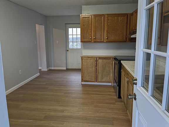 5th image of 217 Independence St