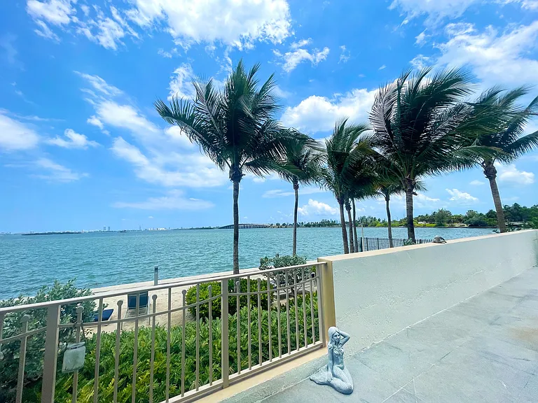 Spacious 3 Bedroom Terrace with Ocean Views
