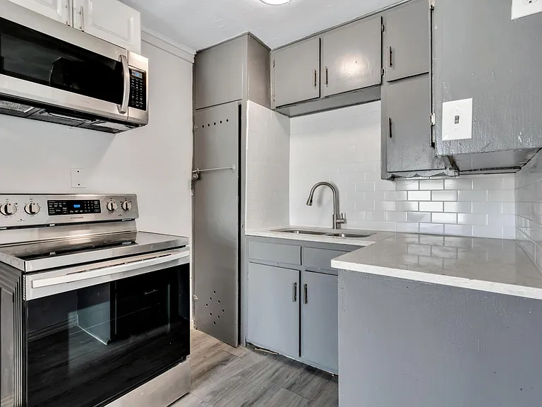 305 N Robinson St #D — Photo 18
