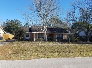 2110 Oceanview Dr, Seabrook, TX 77586