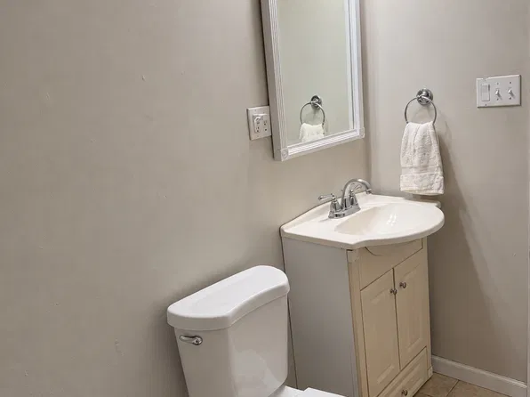 7 Fern Ln #1, Newtown, CT 06470