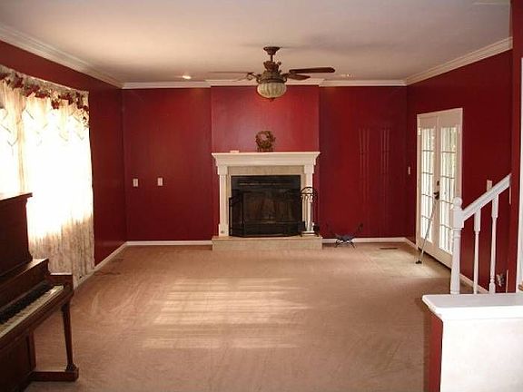 FAMILY RM w/Fireplace