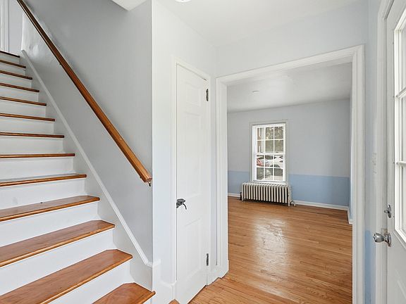 4th image of 5625 Broadway