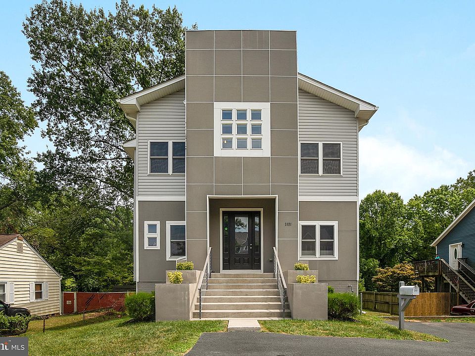1st image of 2121 Pimmit Dr