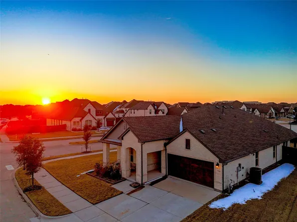 2900 Bluff Creek Dr, Mansfield, TX 76063