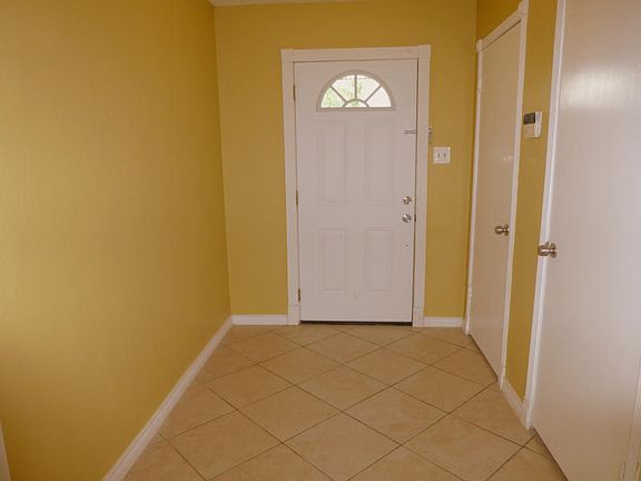 4th image of 3513 Crestvilla Dr