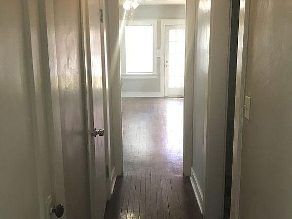3rd image of 1135 N Yosemite Ave