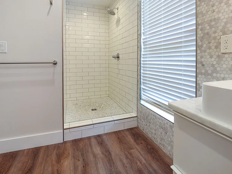 2066 Roselawn St — Photo 18