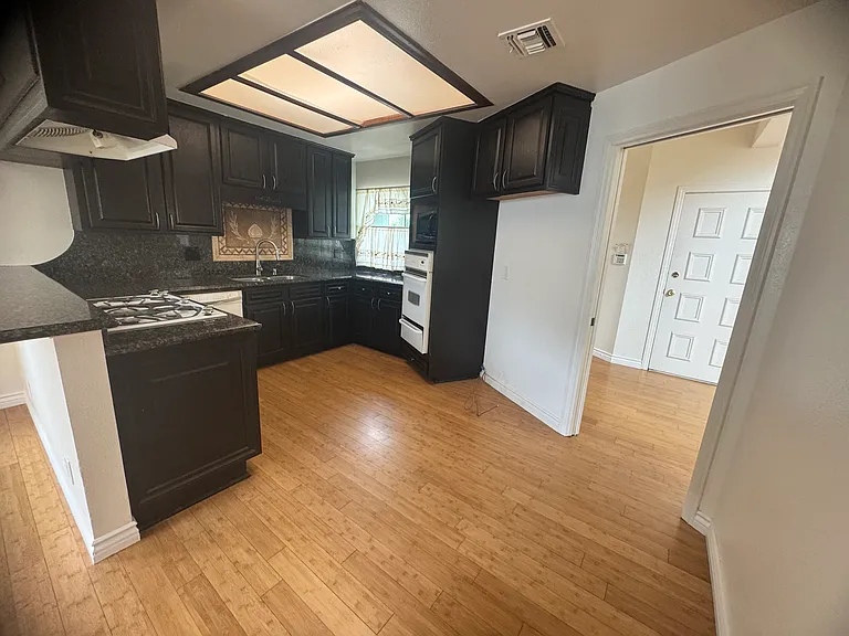 14726 Tupper St — Photo 8