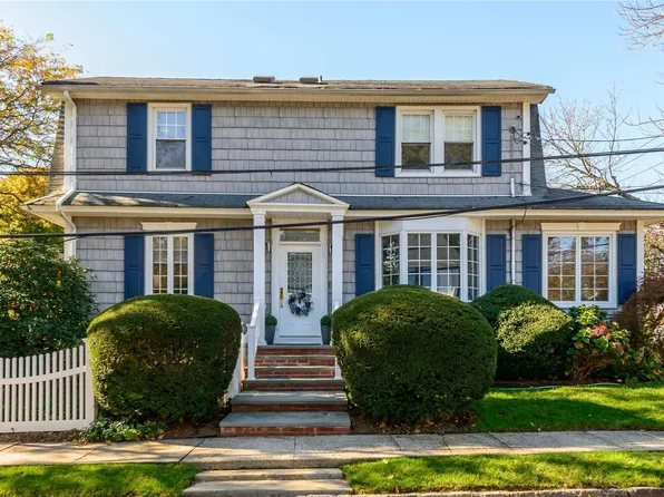 22 Fairview Avenue, Port Washington, NY 11050
