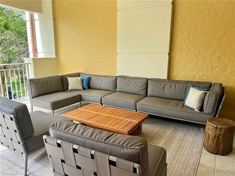 5068 Annunciation Cir #209 — Photo 17