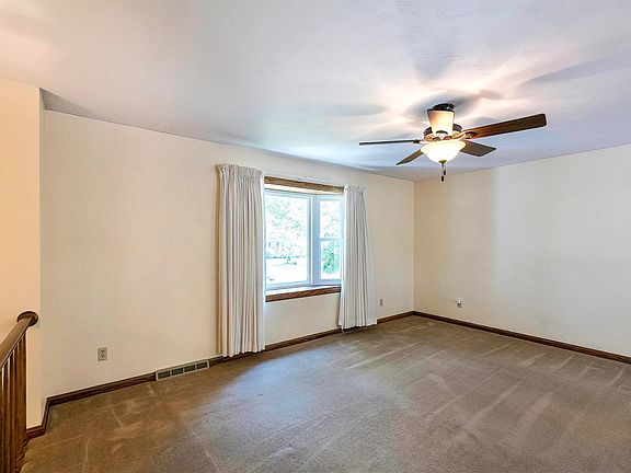5th image of 3726 Greenlawn Ave