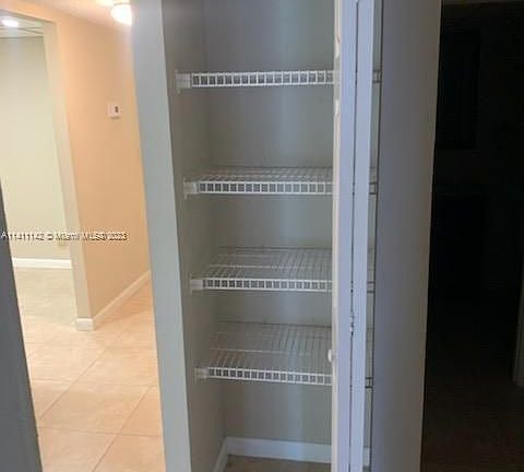 5th image of 470 Executive Center Dr APT 1I