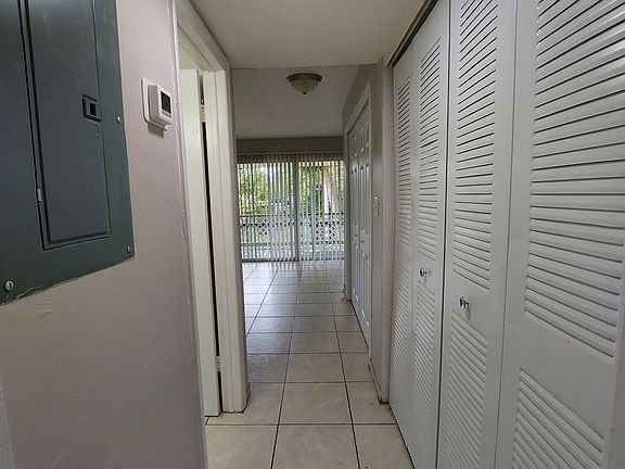 4th image of 1852C Golf View Ave #27