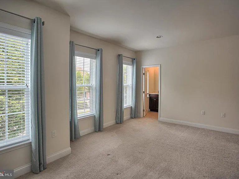 405 Line Rd — Photo 18