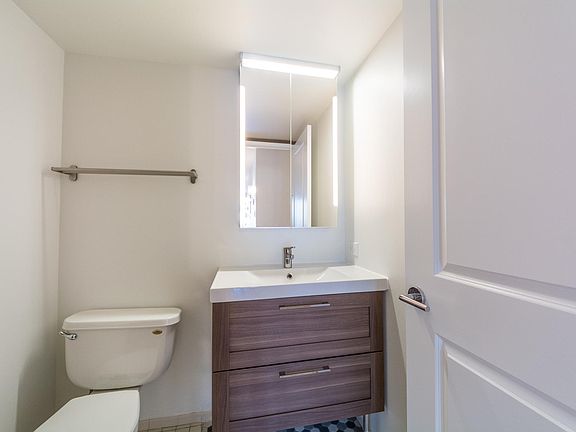 4th image of 637 E Woodland Park Ave APT 312