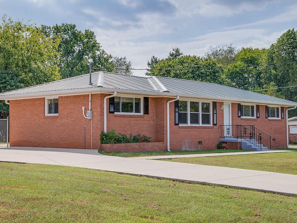 1st image of 102 Maple Dr
