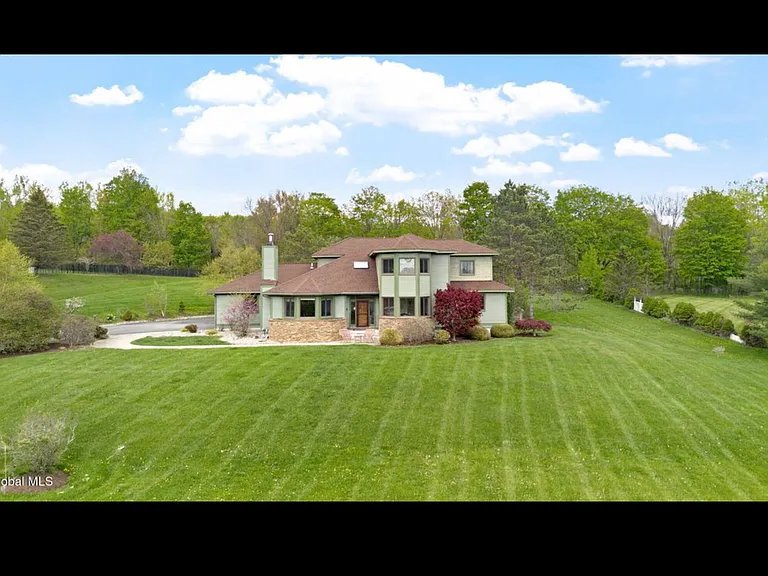 8 Fox Glove Ct — Photo 2