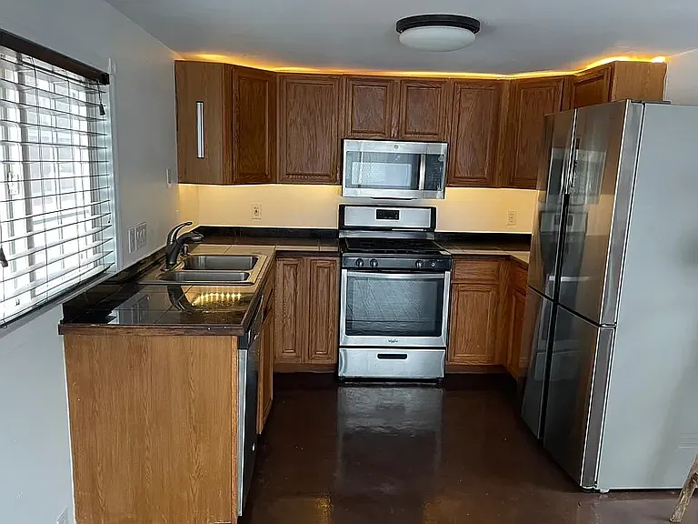 1 bed, 1000 sqft, $1,675 — Photo 2