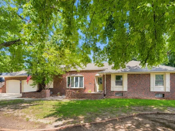 1135 N Patrick Henry St, Derby, KS 67037