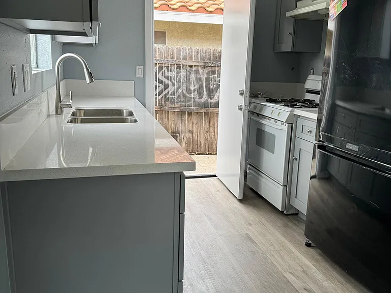 174 E 1st St #174 — Photo 19