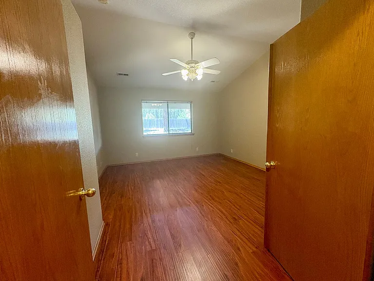 1636 W Ashley Way — Photo 9