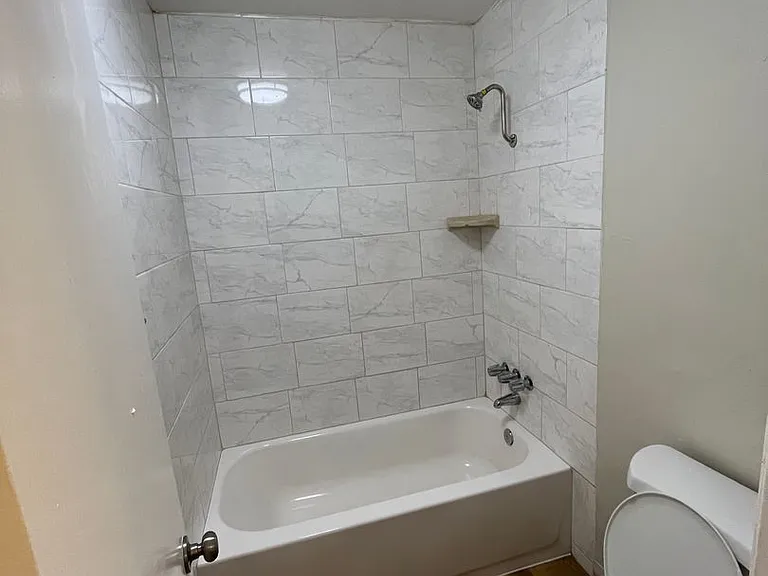 STUNNING APARTMENT! GREAT LOCATION! POOL PROPERTY — Photo 20