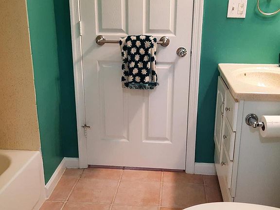 4th image of 4807 Flower Ln E