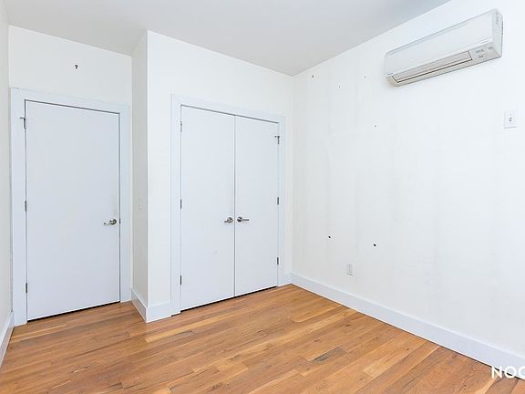 5th image of 396 Cornelia St #2